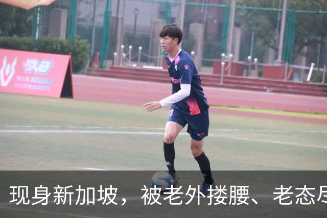 现身新加坡，被老外搂腰、老态尽显的赵薇，小心翼翼不敢谈复出